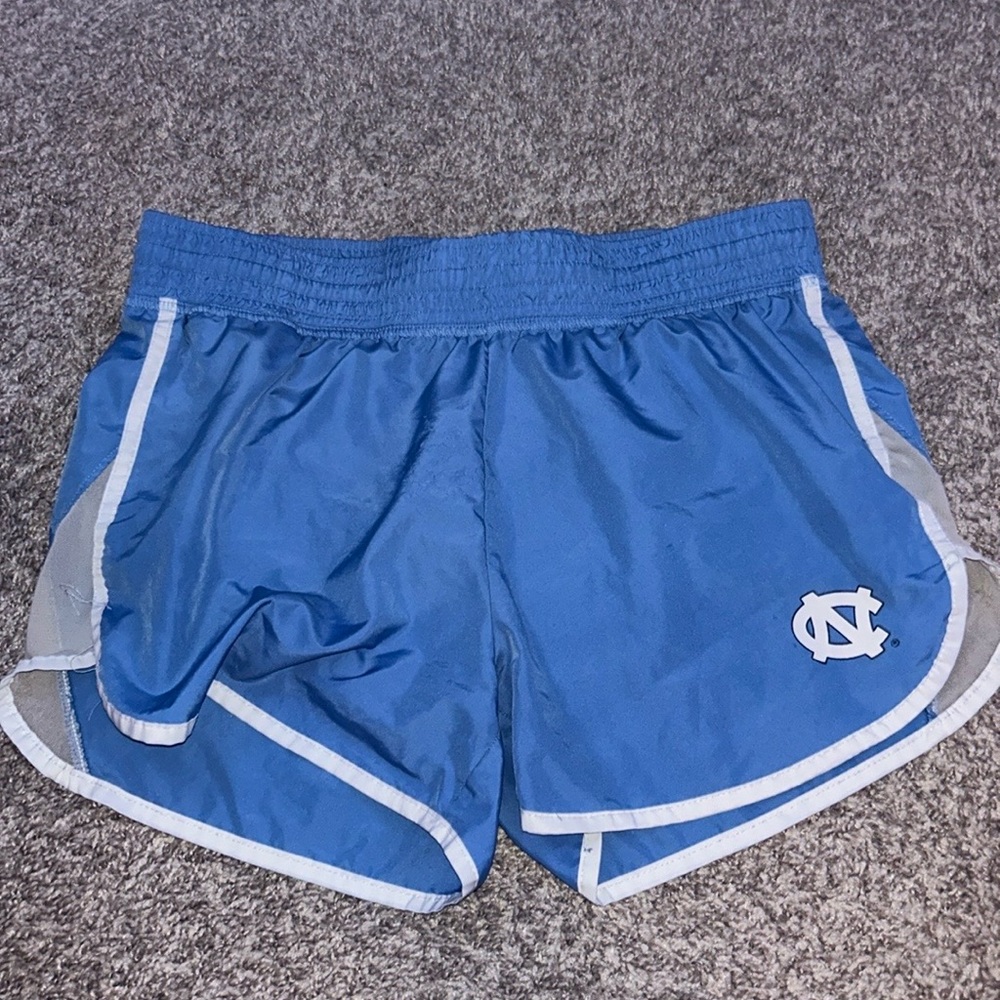Women’s UNC lined athletic shorts size Large